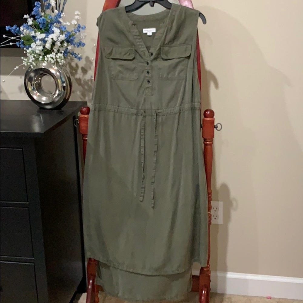 Liz Lange Maternity Short Sleeve Hi-Low Dress